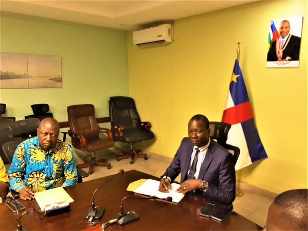 Directeur de Cabinet ππππππ ππππππππ